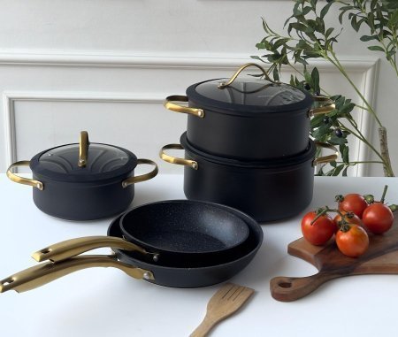 طقم طناجر8قطع اسود يد ذهبي