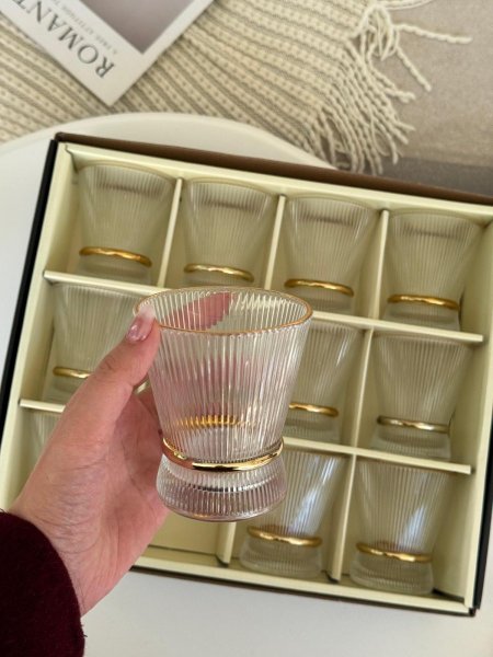 طقم كاسات عصير  برجل محزز حز ذهبي