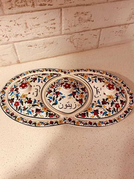 صحن فطور زيت وزعتر